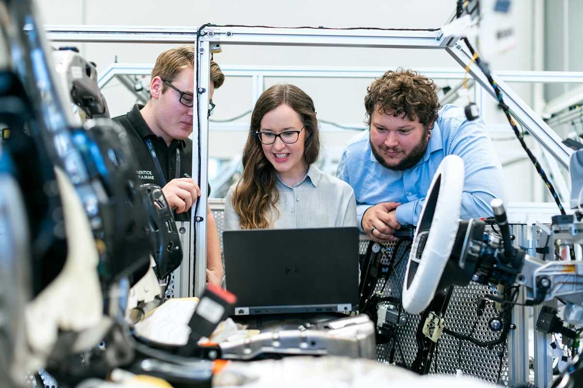 Pursue Cross-Disciplinary Learning Paths to Enhance Workplace Adaptability